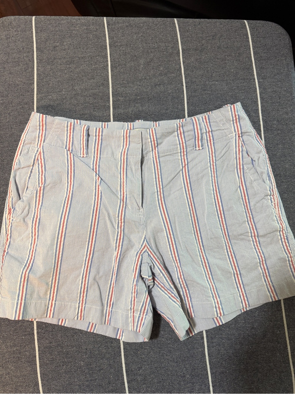 Vineyard Vines Blue Seersucker Shorts with Red & Navy Stripes - Picture 1 of 6